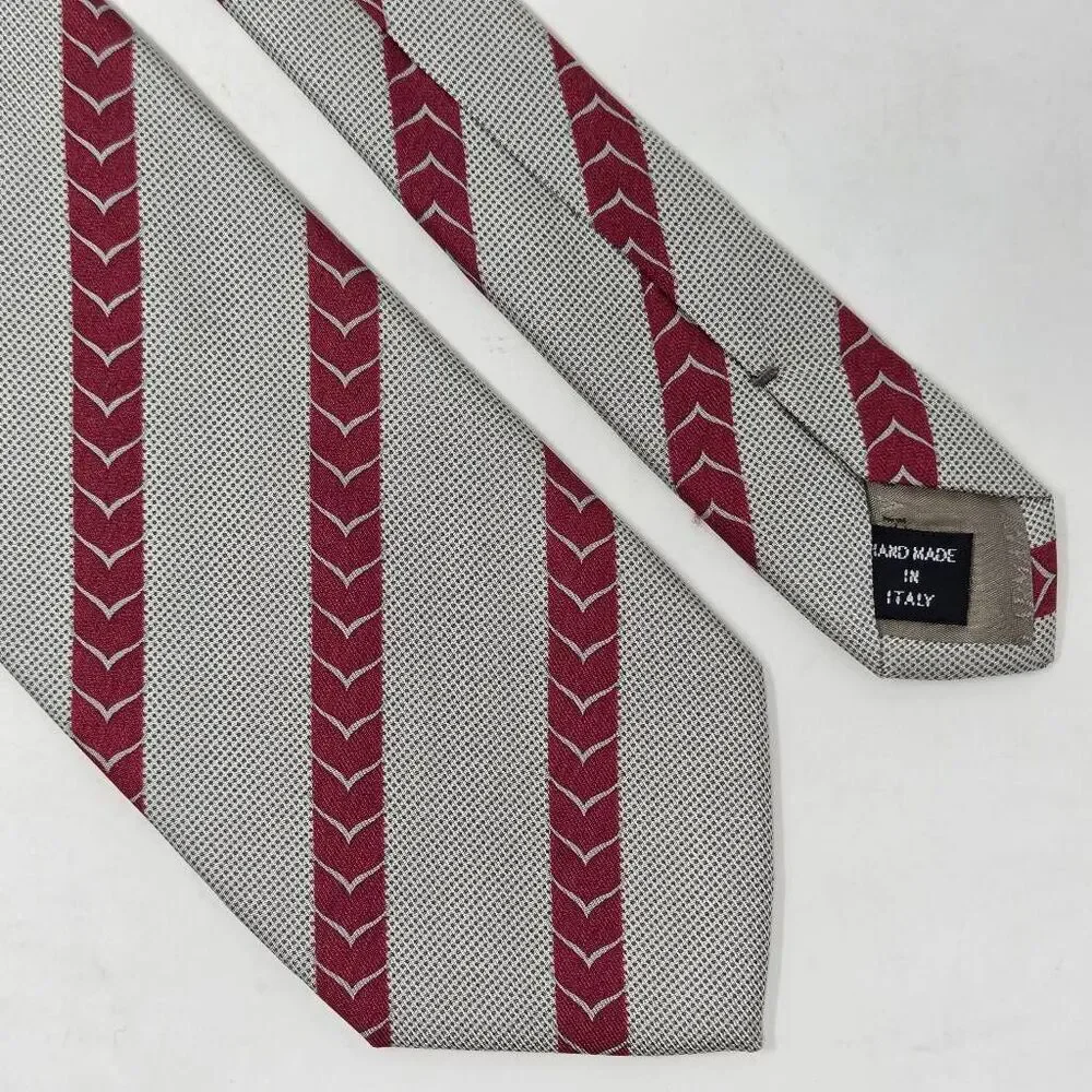 GIORGIO ARMANI SILK TIE GRAY RED TEXTURED CHEVRON STRIPE ITALY 3.75